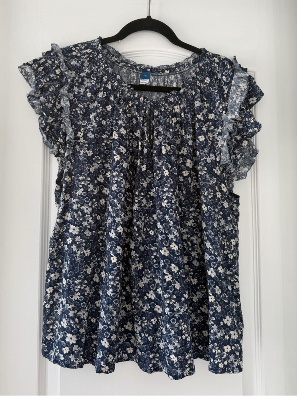 Old Navy XL Navy Floral Flutter Sleeve Smocked Neck Boho Swing Blouse Top Ditsy - Picture 2 of 5